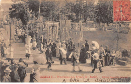 BERNAY - Procession Des Frères De Charité - état - Bernay