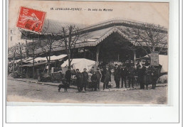 LEVALLOIS PERRET - Un Coin Du Marché - Très Bon état - Levallois Perret