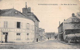 BONNIERES SUR SEINE - La Rue De La Gare - Très Bon état - Bonnieres Sur Seine