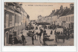 HOUDAN - La Rue D'Epernon, Le Jour Du Marché - Très Bon état - Houdan