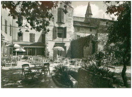 30.VILLENEUVE LES AVIGNON.n°26440.HOSTELLERIE "LE PRIEURE".UNE COUR INTERIEURE .CPSM - Villeneuve-lès-Avignon