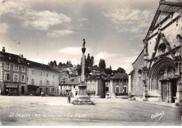 38 . N°kri10674. St-geoire-en-valdaine .la Place . N° . Edition Fousset Oddoux . Sm 10X15 Cm . - Saint-Geoire-en-Valdaine