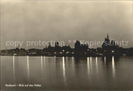 72135808 Stralsund Mecklenburg Vorpommern Blick Auf Den Hafen Bei Nacht Stralsun - Stralsund