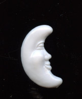 FEVE  - FEVES - ANCIENNE - PLASTIQUE BLANC - LA LUNE - FINE - Anciennes