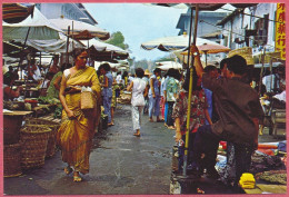 Singapore , MARKET Scene Of Busy Queen Street, Vintage +/-1975's_SW S4011_UNC_cpc - Singapur