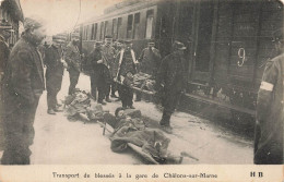 CHALONS SUR MARNE - La Gare, Transport De Blessés. - Stations - Met Treinen