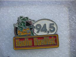 Pin's Radio BASILISK 94,5Mhz - Médias