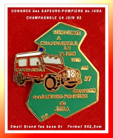 SUPER PIN'S "POMPIERS Du JURA "39" CHAMPAGNOLE, Email Grand Feu Base Or, Format 2,3X2,3cm - Firemen