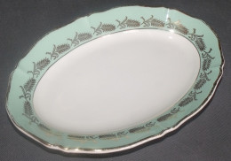 Lot 332 - 1 Ravier En Faïence CERANORD SAINT AMAND, Modèle PICARDIE Blanc Vert Et Dorure Encore Belle. - Schalen Und Tabletts