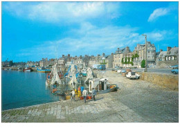 50.BARFLEUR.n°30823.LE PORT.RETOUR DE PECHE.CPSM - Barfleur