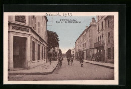 CPA Feurs, Rue De La République  - Feurs