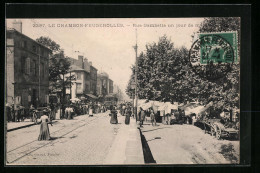 CPA Le Chambon-Feugerolles, Rue Gambetta Un Jour De Ma...  - Le Chambon Feugerolles