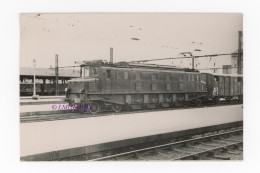 Photo Locomotive SNCF 2D2 5500 Train Marchandises Gare Sud Ouest France Chemin Fer Loco Motrice électrique Wagon PO 500 - Trains