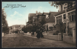 AK Timmendorfer Strand, Strassenpartie Mit Pension Villa Flora, Bes. H. Reese  - Timmendorfer Strand