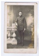 MILITARIA - CP PHOTO - Soldat Avec 6 Sur Le Col - R. Guilleminot, Boespflug Et Cie - Personen