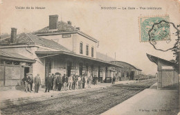 NOUZON - La Gare, Vue Intérieure.(carte Vendue En L'état) - Stations Without Trains