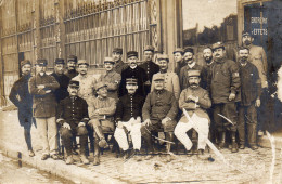 Carte - Photo -  MILITARIA  -  VIERZON -  Photo Des Commis Des Entrepots  D' Habillement. - Vierzon