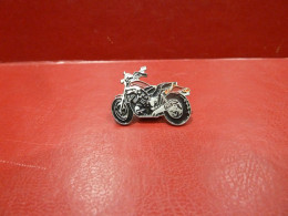 PIN'S " MOTO ". - Motorbikes