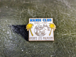 B Pins Pins Handi Club Hyeres Les Palmiers Toulon Provence Cslk Badge Lapel Pin Tres Bon Etat - Beau Pins Emaillé Taille - Associations