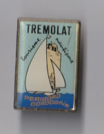 PIN'S THEME VILLE  TREMOLAT  EN DORDOGNE   VOILIER CLUB DE VOILE - Villes