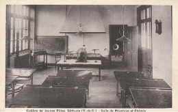 Béthune : Collège De Jeunes Filles - Salle De Physique Et Chimie. - Bethune