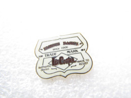 TOP   PIN'S    LEE  COOPER  FAMOUS BASICS  TRADE MARK   Email De Synthese - Other & Unclassified