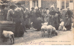 56 . N°205687. La Roche Bernard. Le Marché Intéressant. Cochons - La Roche-Bernard