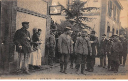 56 - GUER - SAN34670 - En Gare - Prisonniers Allemands Sortant Du Chalet De Nécessité - Guer Coetquidan