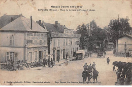 55 - REVIGNY - SAN33296 - Place De La Gare Et Passage à Niveau - En L'état - Revigny Sur Ornain