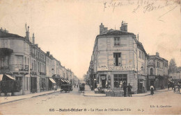 52 - SAINT DIZIER - SAN51765 - La Place De L'Hôtel De Ville - Saint Dizier