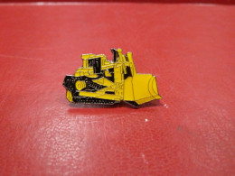 PIN'S " BULLDOZER ". - Transportation