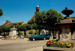 POLIGNY - La Place Des Déportés (voiture) - Poligny