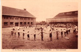 BREDENE - BREEDENE Sur  MER  - Le Home Des Enfants Du Hainaut -  Cour Principale - Bredene