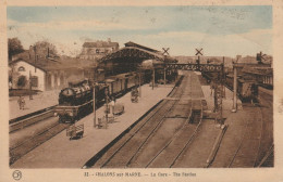 THEME - TRANSPORT - CHEMIN DE FER - LOCOMOTIVE A VAPEUR TRAIN - GARE DE CHALONS - QUAIS - VOIR ZOOM - Stations With Trains