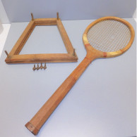 - RAQUETTE De TENNIS DANS SA PRESSE MANCHE BOIS Marqué PETIT SPORT LIMOGES    E - Other & Unclassified