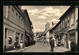 AK Parchim, Passanten In Der Strasse Des Friedens  - Parchim