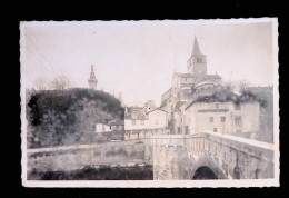 Cp, 86, Montmorillon, L'église Notre-Dame Et La Vierge Du Château, Voyagée, Ed. Combier - Montmorillon