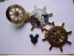 BIG Pin S DISNEY PIRATE DES CARAIBES MOBILE VOIR PHOTO 4,5 X 4,5 Cm  NEUF - Disney