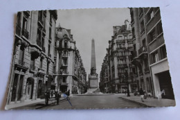 Neuilly Sur Seine Rue Berteaux Dumas Et Le Monument Aux Morts - Neuilly Sur Seine