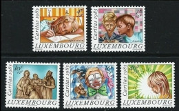 ● LUXEMBOURG 1985  CARITAS  Natività  N.1088 / 92 ** ️ Serie Completa ️ Cat. 14,50 € ️ Lotto N. 417 ️ - Unused Stamps