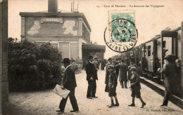 N°3743 W -cpa Gare De Houdan -la Descente Des Voyageurs- - Gares - Avec Trains