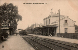 N°3745 W -cpa Le Vésinet -les Quais De La Gare- - Stations With Trains