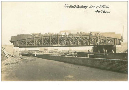 59.DOUAI.n°110.ESSAIE DE CHARGE AVEC LOCOMOTIVE APRES REPARATION D'UN PONT PAR LE GENIE ALLEMAND.CP PHOTO - Douai