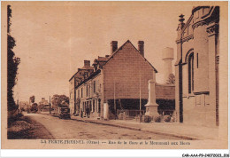 CAR-AAAP9-61-0616 - LA FERTE-FRESNEL - Rue De La Gare Et Le Monument Aux Morts - La Ferte Mace