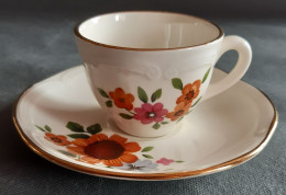 Lot 340 - 1 Tasse Et 1 Soucoupe Vintage (café Ou Thé) Céramique De GIEN Années 60/70. Blanc Crème Décor Florale - Tasses