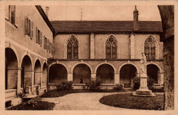 N°3806 W -cpa Avallon -Pensionnat Jeanne D'Arc- Cour Intérieure- - Avallon