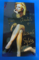 AUTOGRAPHE DE SYLVIE VARTAN SUR PHOTO - Chanteurs & Musiciens