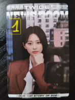 Photocard K POP Au Choix  TWICE 2024 Season's Grettings News Room Tzuyu - Other & Unclassified