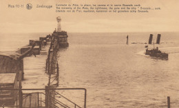 Nos 10-11 Zeebruges Extrémité Du Môle, Le Phare, Les Canons Et Le Navire Bruxelles Coulé - Zeebrugge