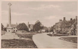 The Village Green, Broadway, Worcestershire. Unposted - Andere & Zonder Classificatie